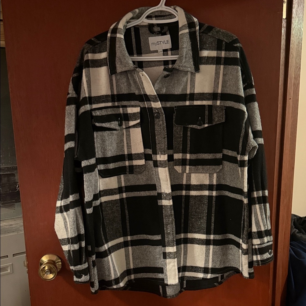 Black and White mySTYLE Plaid Button-Up Shirt